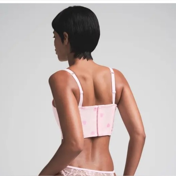 Skims Velvet Lace Cropped Corset in the "Heart Breaker" pattern in XXS - Picture 10 of 10